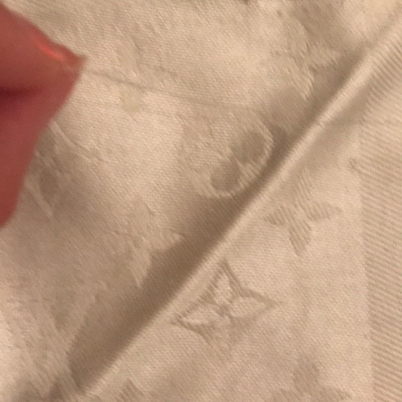 Louis Vuitton monogram scarf - Picture 8 of 8
